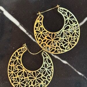 Elegant Gold Filigree Hoop Earrings